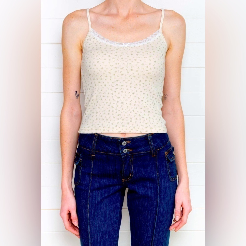 Brandy Melville Skylar Floral Eyelet Tank Top NEW - Picture 1 of 5